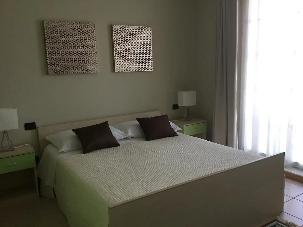 Residenza Villa Corno Alto 0*,